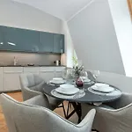 Unique In The Centre Of Close To The Old Town By Renters Appartamento *