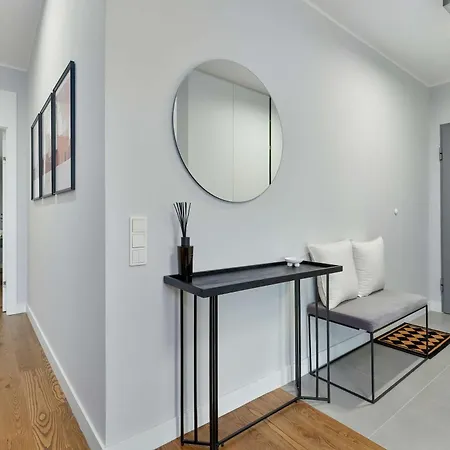 Unique In The Centre Of Close To The Old Town By Renters Apartment Gdansk