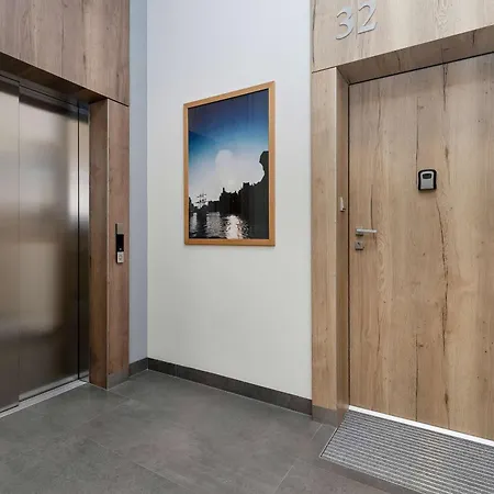 Unique In The Centre Of Close To The Old Town By Renters Apartment *